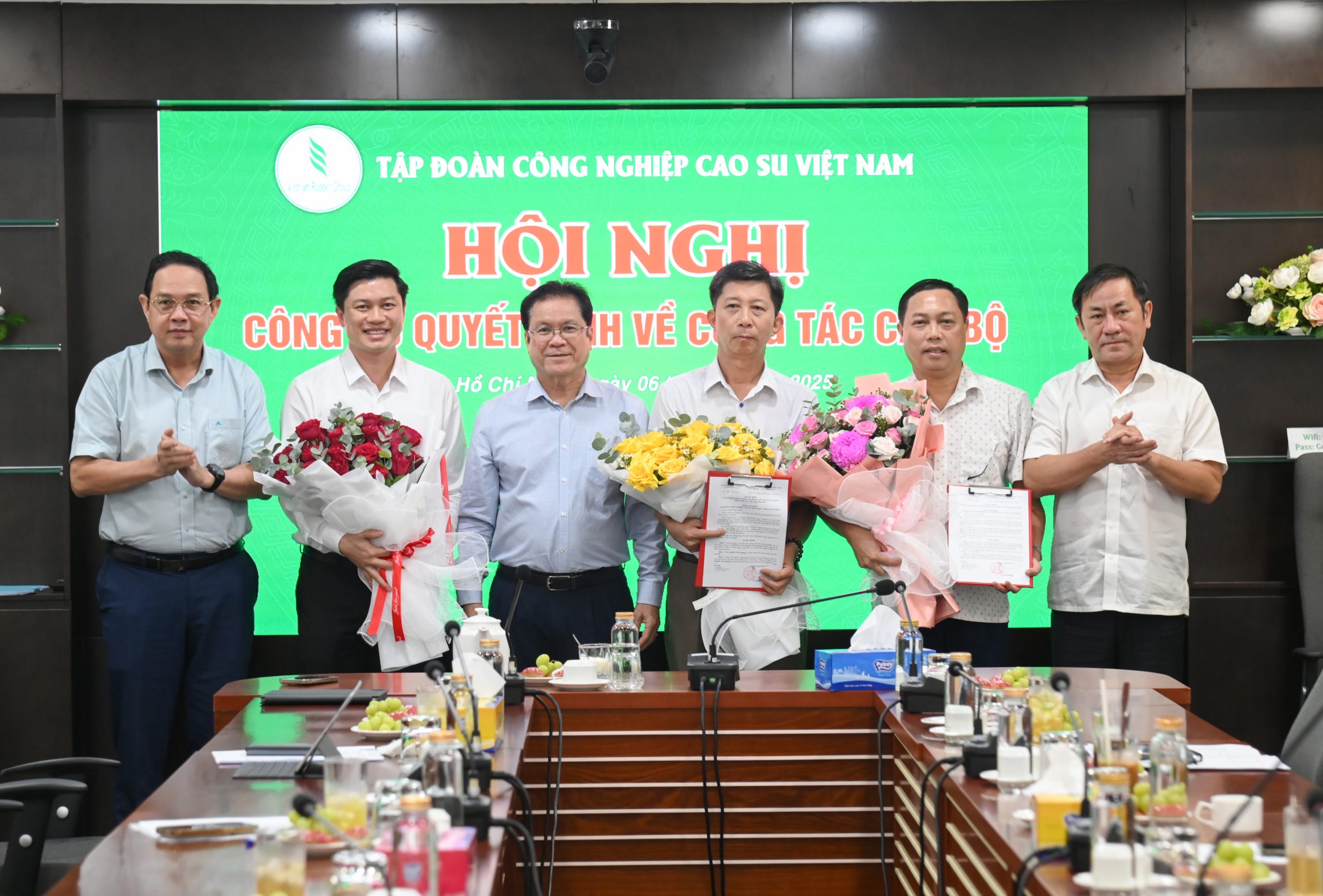 Trao quyết định Chánh văn phòng Tập đoàn