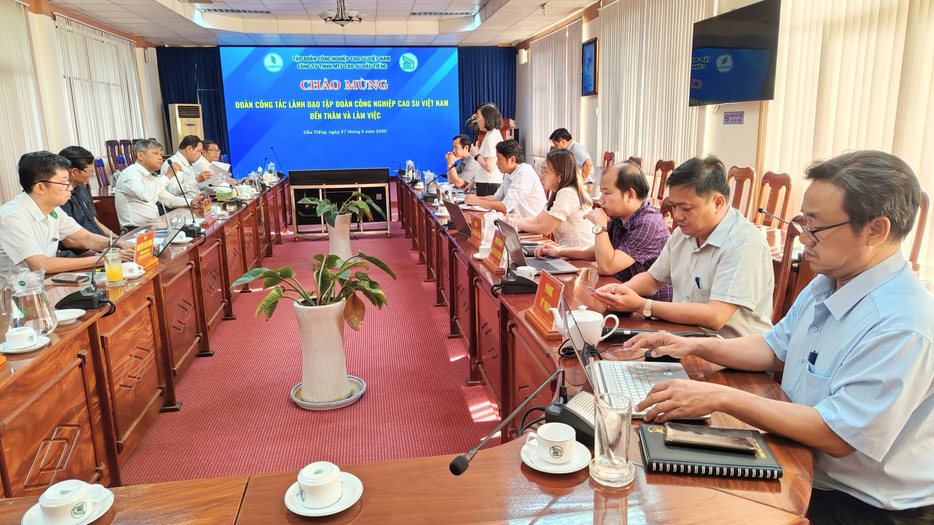 Lãnh đạo VRG làm việc tại Cao su Dầu Tiếng
