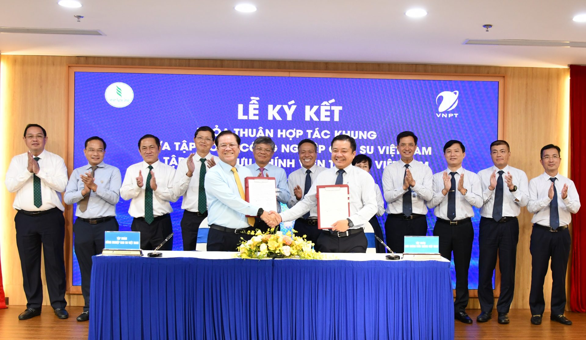 VRG và VNPT hợp tác thúc đẩy chuyển đổi số, hướng tới hệ sinh thái công nghiệp xanh, thông minh