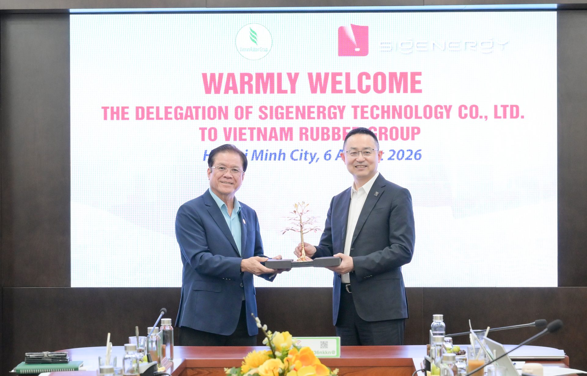 VRG và Tập đoàn Sigenergy hướng đến xây dựng dự án điện năng lượng mặt trời kiểu mẫu